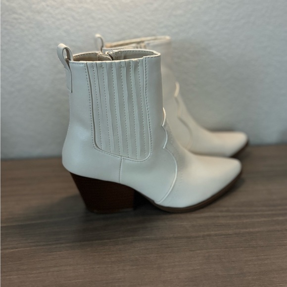 Qupid Cream Ankle cowboy Boots - Picture 6 of 6